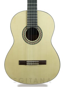 Yamaha C30M  - Forma do corpo: Yamaha CG, Tampo em Spruce, Fundo e ilharga em Meranti, Braço em Nato, Escala em Rosewood, Comprimento do Corpo: 490mm (19.29), 