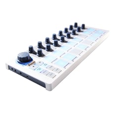 Arturia BeatStep  - 16 velocidade e sensores de pressão pads, Iluminação do Pretolit LED (vermelho - control modo, azul - modo SEQ), Trabalha como padcontrolador de /knob e o passo-sequenciador, 16 codificadores pode ...
