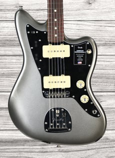 Fender  American Professional II Jazzmaster Rosewood Fingerboard Mercury - Guitarra offset original da Fender com aprimoramentos de desempenho modernos, Os captadores Jazzmaster single-coil V-Mod II atualizados oferecem mais clareza e articulação do que nunca, O captador ...