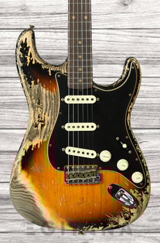 Fender  Custom Shop Limited Edition Poblano Strat. Super Heavy Relic Super Faded Aged 3-Color Sunburst - Corpo: Alder, Acabamento: Super Heavy Relic Super Faded Aged 3-Color Sunburst, Braço: Quartersawn Rosewood, Escala: Rosewood, Trastes: 21, Medium Jumbo, Comprimento da escala: 25,5, 