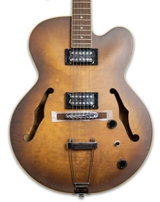 Ibanez AF55-TF  - Corpo: Linden, Topo: Maple top, Braço: Nyatoh, Perfil do braço: AF Artcore, Raio do braço: 305mm, Escala: Bound Laurel, 