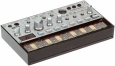 Korg Volca Bass  B-Stock - Sintetizador para Linhas de Baixo Korg Volca Bass, Teclado: Teclado multi-toque / step key, Sintetizador: Síntese analógica, Estrutura: 3 VCO, 1 VCF, 1 VCA, 1 LFO, 1 EG, Formas de onda de VCO: Saw,...