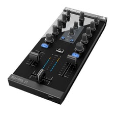 Native Instruments Traktor Kontrol Z1  - Com interface audio integrado de 24-bit / 96 KHz para PC / MAC, 2 canais de fader e cross fader, Equalizador de 3 bandas, cue, filter, 2 x saídas de linha RCA (Main 1 + 2), USB, Saída de auscultado...