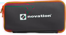 Novation Launch Control Sleeve  - Construção de neoprene de forma-ajuste é adaptada para seu controle de lançamento, Correias internas mantêm seu controle de lançamento no lugar, Configuração de zíper para fácil acesso, Co-projetad...
