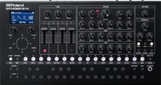 Roland SH-4D <b>Platinum</b> Sintetizador e Caixa Ritmos - Roland SH-4D Sintetizador Multi-timbrico e Caixa Ritmos, 246 Sons + 128 Patterns Ritmo + 60 Vozes Polifonia + Arpeggiator, 5 Partes (4 Sons + 1 Ritmo) + 11 OSC + 93 Tipos Efeitos + Seq 5 Partes, Si...