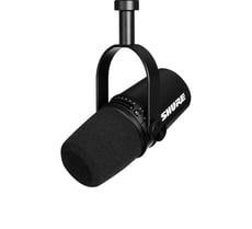 Shure MV 7 Black  - Tipo Dinâmico, Ligação mista: USB e XLR (independentes), Padrão Cardioid, Taxa de bits até 24 bits, Faixa de frequência 50Hz-16kHz, Botão de ganho sim, 