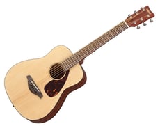 Yamaha JR2 3/4  - Guitarra escala de 3/4, Forma do corpo: FG Tamanho pequeno, Tampo em Spruce, Fundo e laterais em Mahogany Pattern UTF(Ultra Thin Film), Braço em Locally Sourced Tonewood, Escala em Rosewood, 
