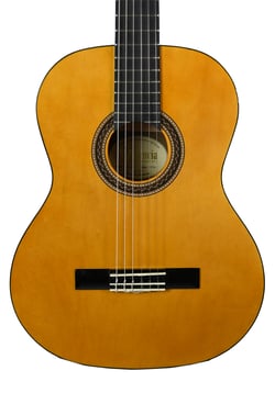 Valencia VC104  - Tamanho: 4/4, Topo: Linden, Costas e Lados: Linden, Fret Wire: 19 trastes, latão, Ponte: Ebonized, Sela de ponte: Plástico, 