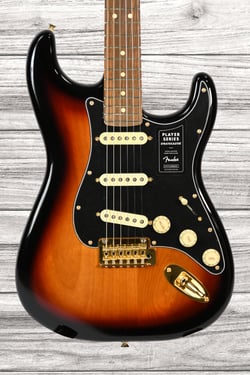 Fender  FSR Player Gold Hardware Pau Ferro FB 3-Tone Sunburst - Corpo: Alder (amieiro), Braço: Maple (Ácer), Construção: Bolt-On, Escala: Pau Ferro, Comprimento da Escala: 648mm (25.5), Inlays: White Dot, 