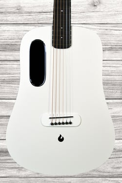 LAVA MUSIC   Blue Original Acoustic - BLUE ORIGINAL ACOUSTIC Guitarra electroacústica de 6 cordas., Guitarra feita de composto HPL., Tampa do saco de fluxo de ar incluída., Acabamento com uma parte superior e inferior branca e laterais...