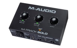 M-Audio  M-Track Solo  - Interface de áudio USB de 2 canais, Resolução: 24 bits / 48 kHz, 1 microfone / linha de entrada combinada com pré-amplificador de cristal: XLR / jack, Ganho máximo: +54 dB, Phantom power selecionáv...