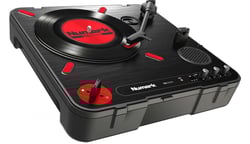 Numark PT01 Scratch  - Numark PT01 Scratch, Gira Disco portátil para Scratch, Switch ajustável incorporado, Construção robusta com tampa, Built-in ajustável Scratch slide-switch, O deslizador de Scratch substituível pelo...