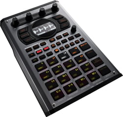 Roland SP-404MKII <b>WAVE Sampler 16GB</b> Effector AIRA  B-Stock - Roland SP-404MKII Wave Sampler 16GB Processador Efeitos Profissional, 16GB Memória interna + Novo Visor OLED + 17 Pads RGB + 37 FX, 32 Vozes Polifonia + Editor Interno + VINYL Simulator e DJFX Loop...