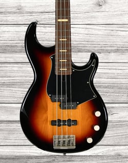 Yamaha BBP34 Vintage Sunburst  - Corpo em Alder/Maple/Alder, Braço em 5 peças de Mogno/Maple, Escala em Rosewood, Raio do braço: 250mm (10), Escala: 863.6 mm (34), Largura da pestana: 40mm (1.58), 