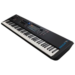 Yamaha MODX7+ - 76 teclas num teclado semipesado, Polifonia de 128 vozes com síntese de samples AWM2 e FM-X, 16 partes de capacidade multi-tímbrica (Multi Timbral Capacity), 2227 predefinições de performance, Efei...