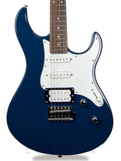 Yamaha Pacifica 112V, United Blue  - Corpo em Alder (amieiro), Braço em Maple, Escala em Rosewood, Perfil do braço: C, Raio do braço: 350mm, Escala: 648 mm (25.5), 