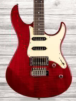 Yamaha Pacifica 612V II FMX FR  - Construção Braço/Corpo: Aparafusada, Tamanho da escala: 25-1/2” (648 mm), Material do corpo: Amieiro / Ácer Acabamento queimado (flamed) e laminado, Materiais do braço: Ácer, Materiais da escala: J...
