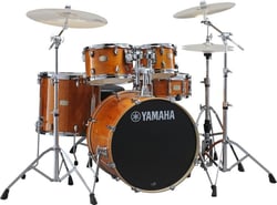 Yamaha Stage Custom Birch Honey Amber com Hardware sem Pratos - Bombo: Modelo SBB2017 Diâmetro × Profundidade 20×17, Timbalão de chão: Modelo SBF1413 Diâmetro × Profundidade 14×13, Timbalão: Modelo SBT1007 Diâmetro × Profundidade 10×7, Timbalão: Modelo SBT1208 ...