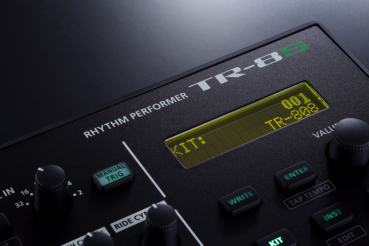 Roland TR-8S Caixa de Ritmos para Música Eletrónica com USB e SDHC