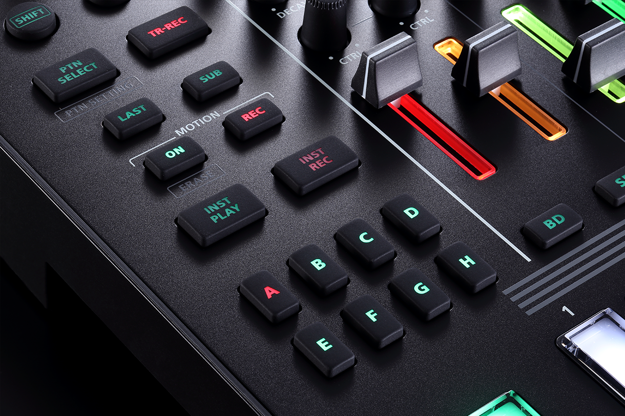 Roland TR-8S Caixa de Ritmos para Música Eletrónica com USB e SDHC