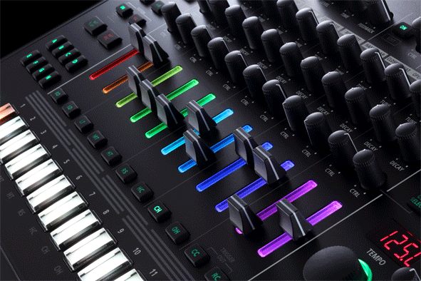 Roland TR-8S Caixa de Ritmos para Música Eletrónica com USB e SDHC