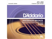  D´Addario EJ26 
	Chamadas de Custom Light, as cordas EJ26 são um medidor híbrido original D'Addario e um compromisso confortável para os jogadores que querem a profundidade e a projeção das cordas inferiores leves, mas um pouco menos de tensão nas cordas altas para facilitar a dobra.

	 

	O Phosphor Bronze foi introduzido na fabricação de cordas por D'Addario em 1974 e tornou-se sinônimo de tom acústico quente, brilhante e bem equilibrado. As correntes D'Addario Phosphor Bronze são enroladas com precisão com bronze de fósforo resistente à corrosão em um núcleo de aço de alto carbono, cuidadosamente desenhado, de formato hexagonal. O resultado é um som duradouro e brilhante com excelente entonação.
