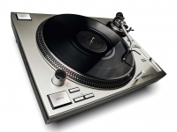 Gira-Discos Profissional para DJ Reloop RP 7000 MK2 Silver Gira-discos DJ Pro com Fader Digital 
	
	Reloop RP 7000 MK2 silver
