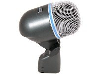 Microfone para bombo Shure Beta 52A  
	O microfone Shure Beta 52A é um microfone dinâmico, de grande precisão, com uma resposta de frequência especificamente para bombos de baterias e outros instrumentos graves. Proporciona um ataque magnífico e um efeito de "profundidade" com qualidade de estúdio, mesmo em níveis de pressão sonora (SPL) extremamente altos. Um adaptador de base com travão integrado simplifica a montagem e ajustes necessários. 

	 

	Com um padrão supercardioid, o microfone de bombo de bateria, Shure Beta 52A, apresenta um ganho notável antes da realimentação e uma excelente rejeição. Uma grelha robusta em metal, ajuda a quedas com a garantia de utilização extrema, tornando-o ideal para o reforço de som em viagens e tours, por exemplo. 
